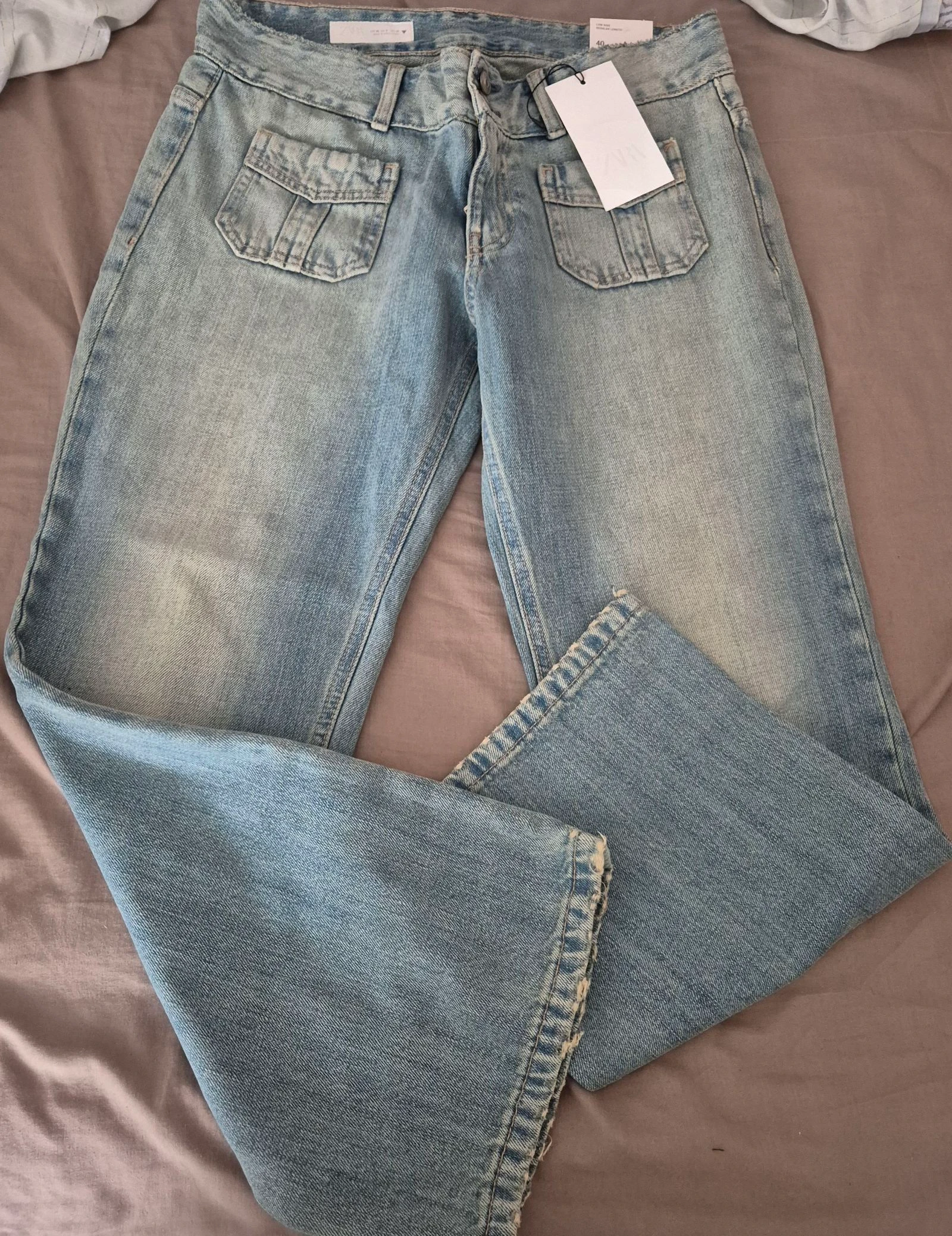Vaqueros Flare nuevos con  etiqueta talla 40 Zara